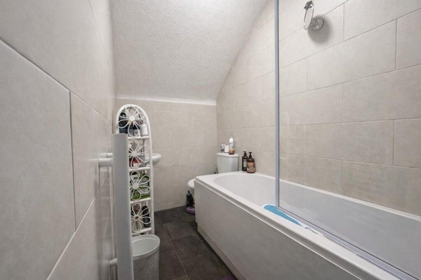 Flat Eversley Road in Rother