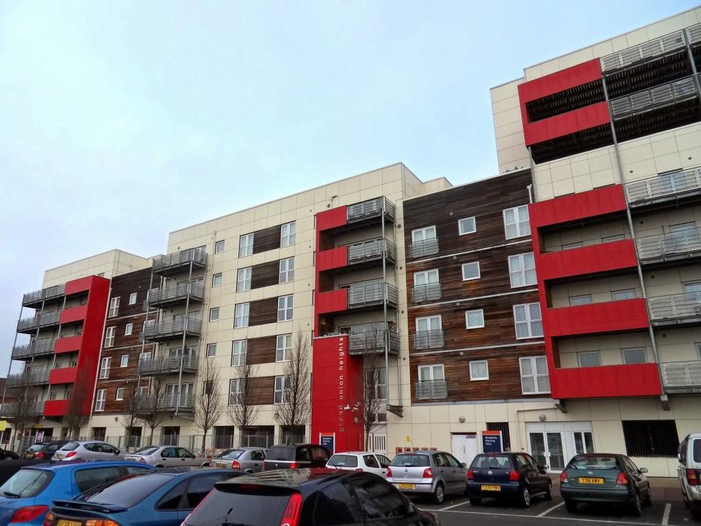 Flat Northwick Road in Greater London