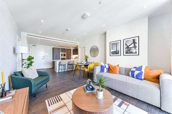 Flat Lanchester Way in Greater London