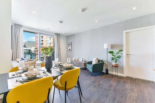 Flat Lanchester Way in Greater London
