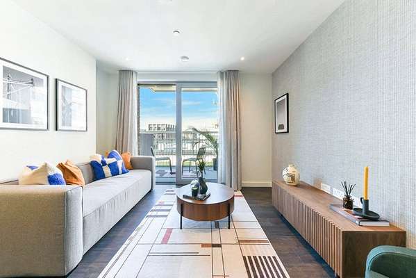 Flat Lanchester Way in Greater London