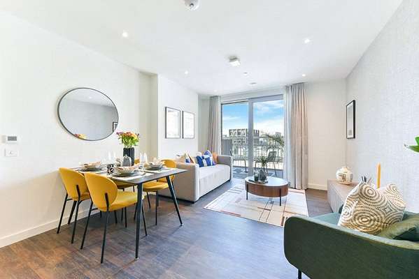 Flat Lanchester Way in Greater London