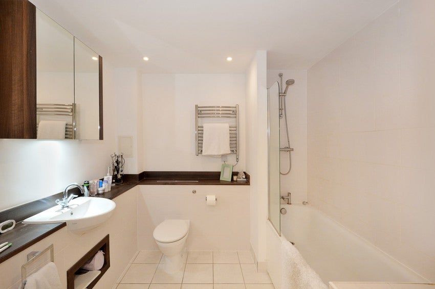 Flat Surrey Quays Road in Greater London