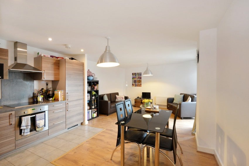 Flat Surrey Quays Road in Greater London