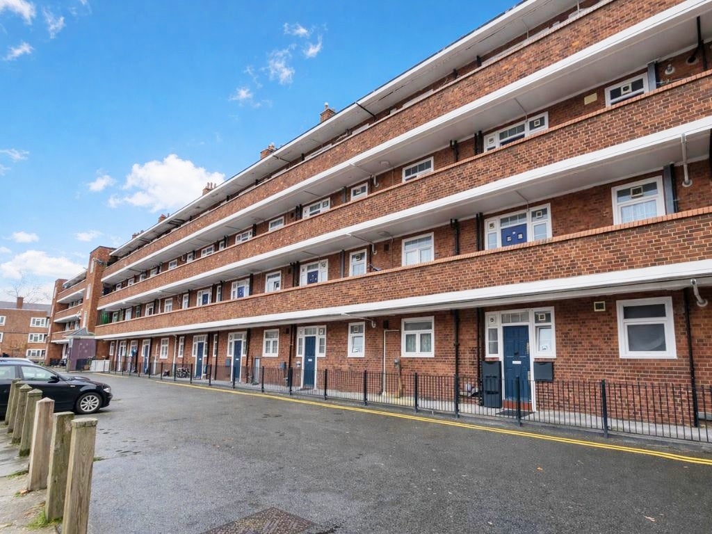 Flat Coate Street in Greater London