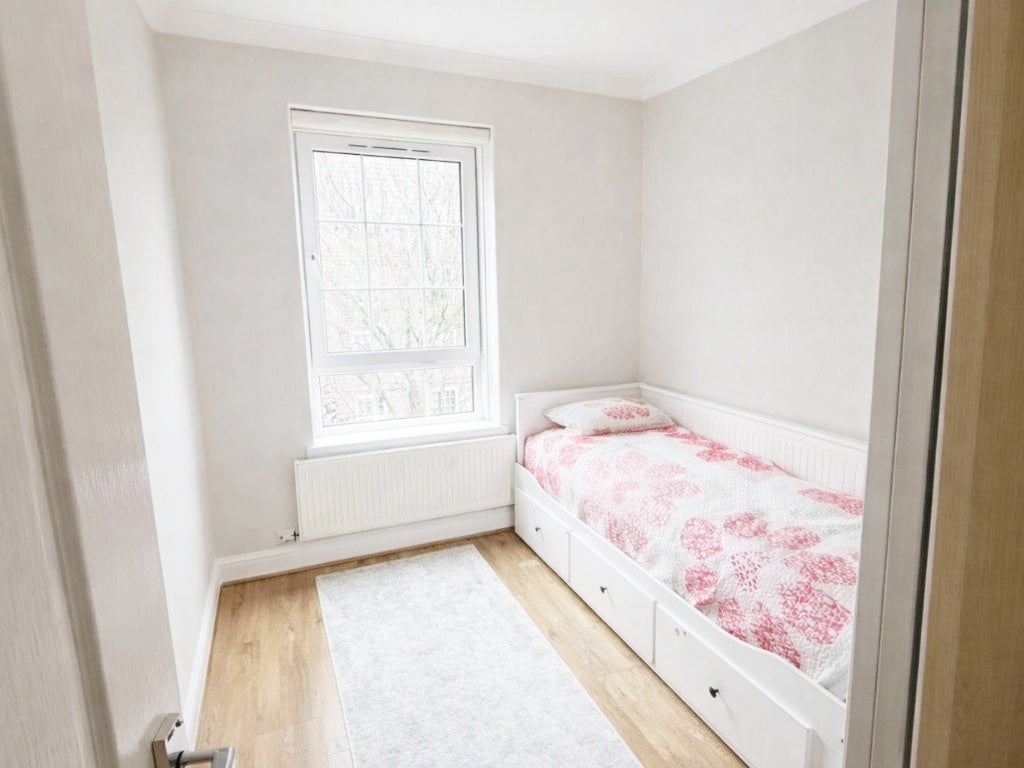 Flat Coate Street in Greater London