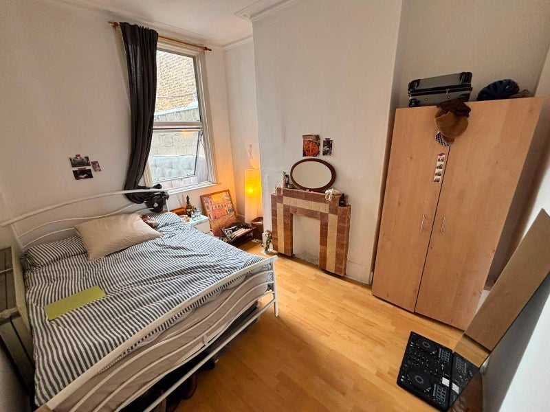 Room Homerton High Street in Greater London