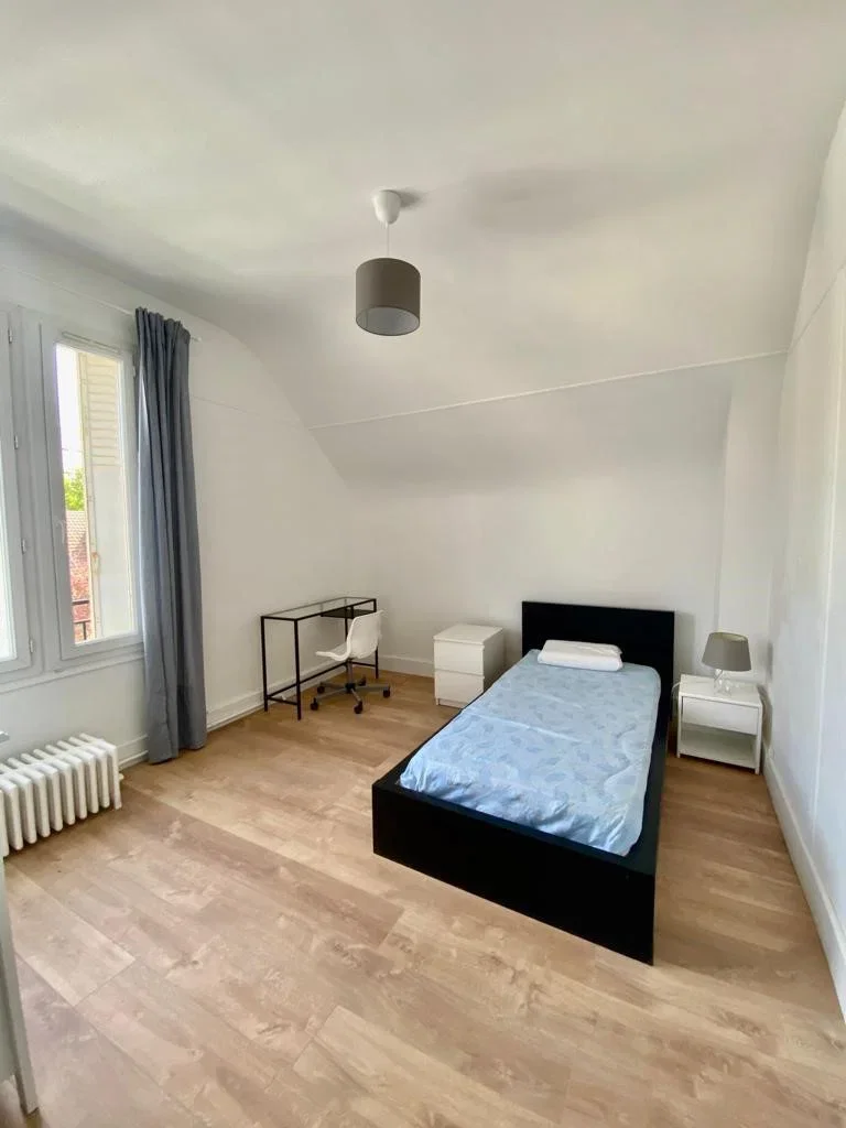 Chambre Avenue Hénin à Chelles