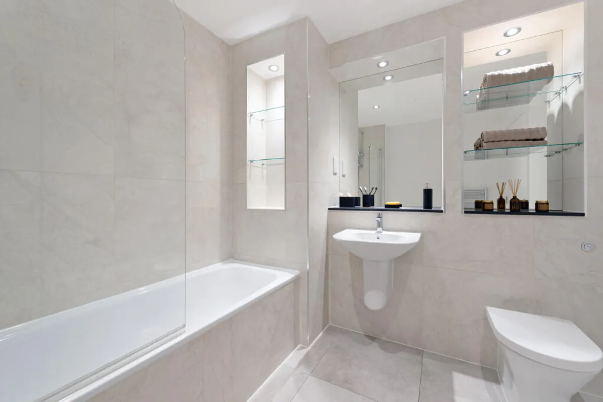Flat Curtis Lane in Greater London