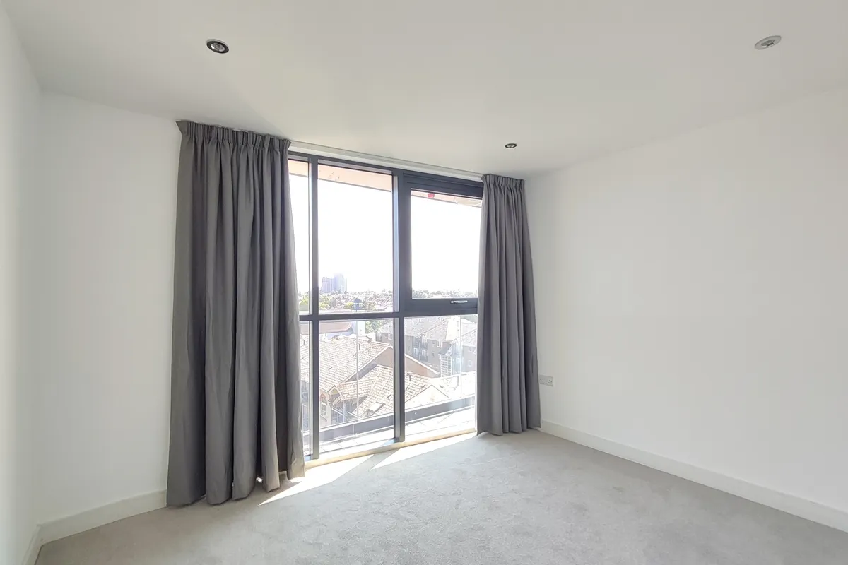 Flat Curtis Lane in Greater London