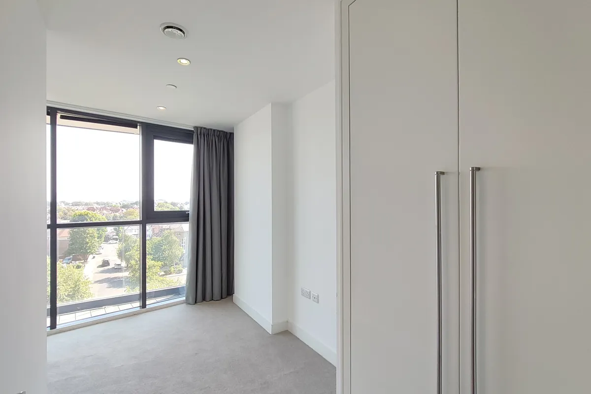 Flat Curtis Lane in Greater London