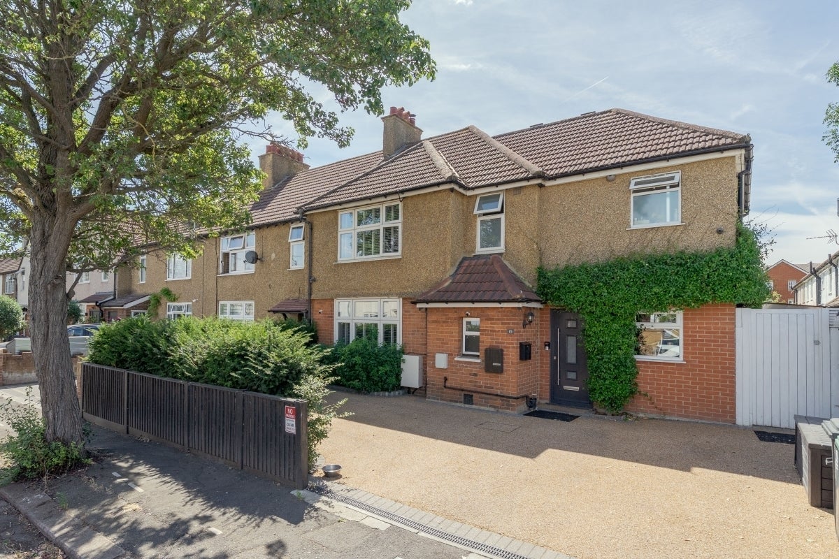House Lilac Gardens in Greater London