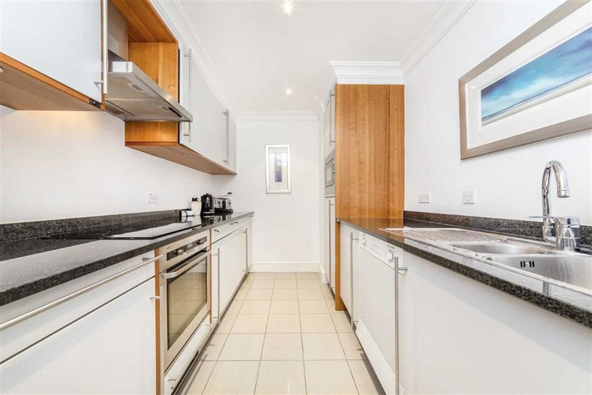 Flat Star Place in Greater London