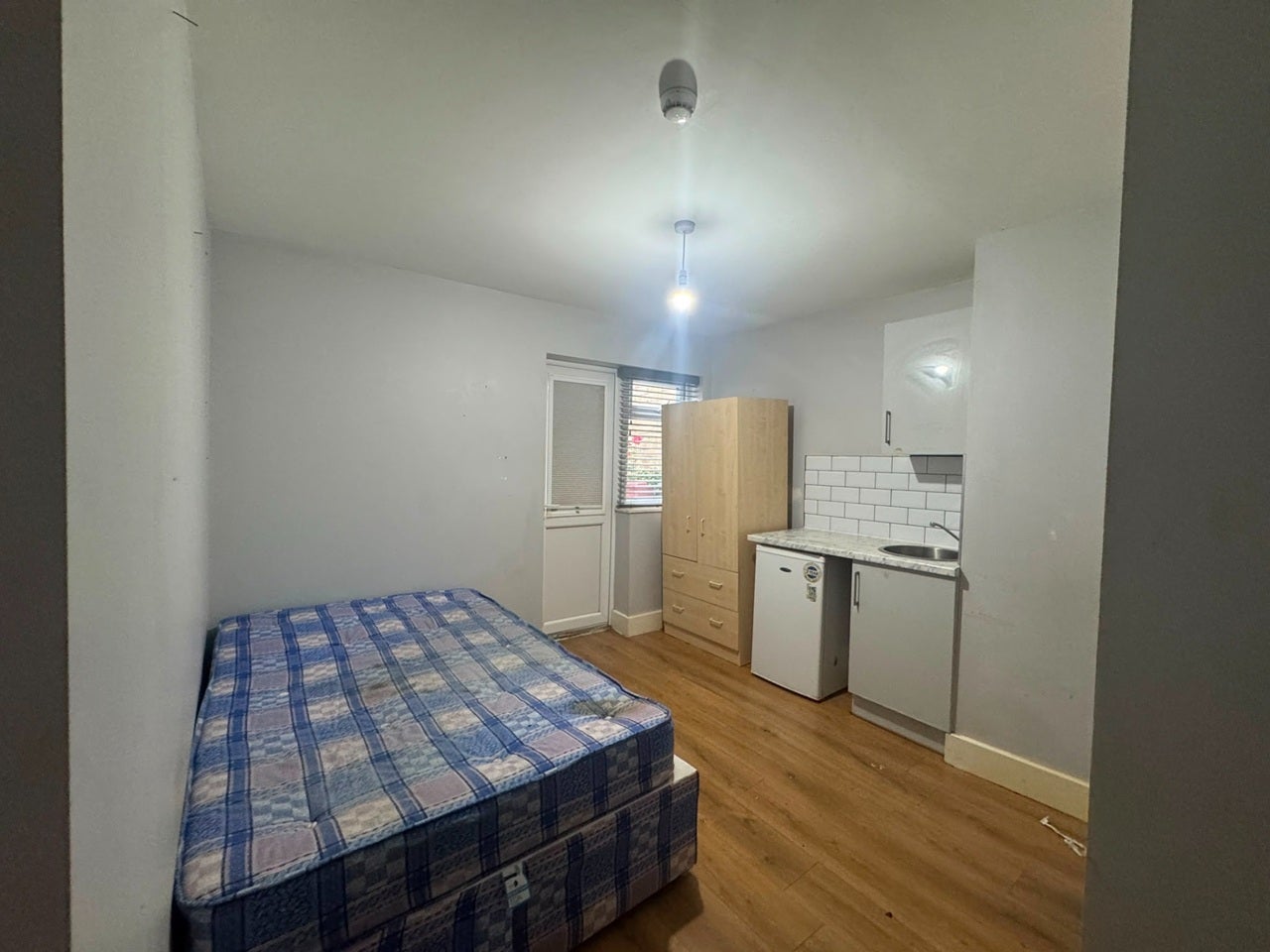 Room Tollington Road in Greater London