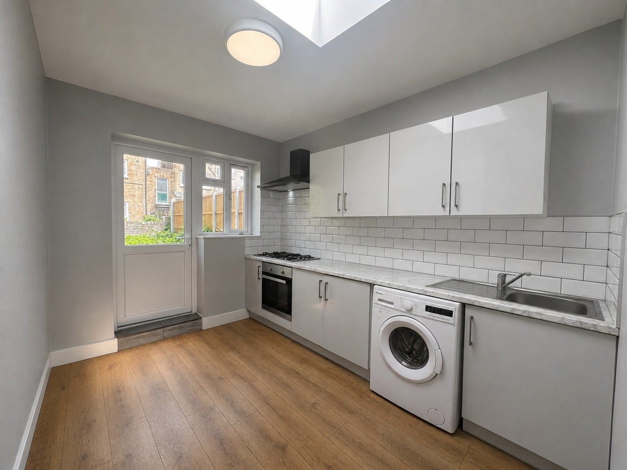 Room Tollington Road in Greater London