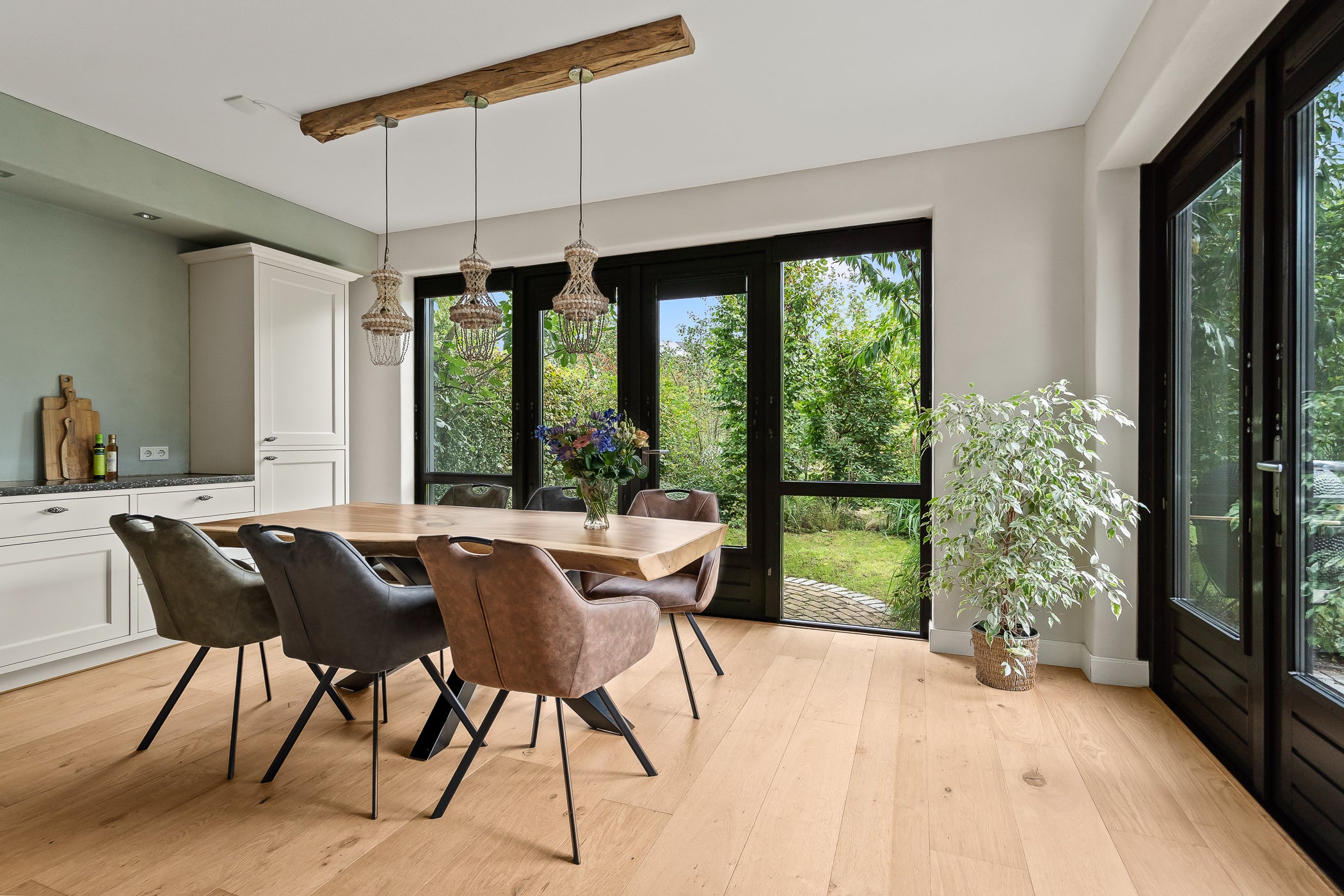 Twee-onder-één-kap te koop: Ebbenhout 12, Houten