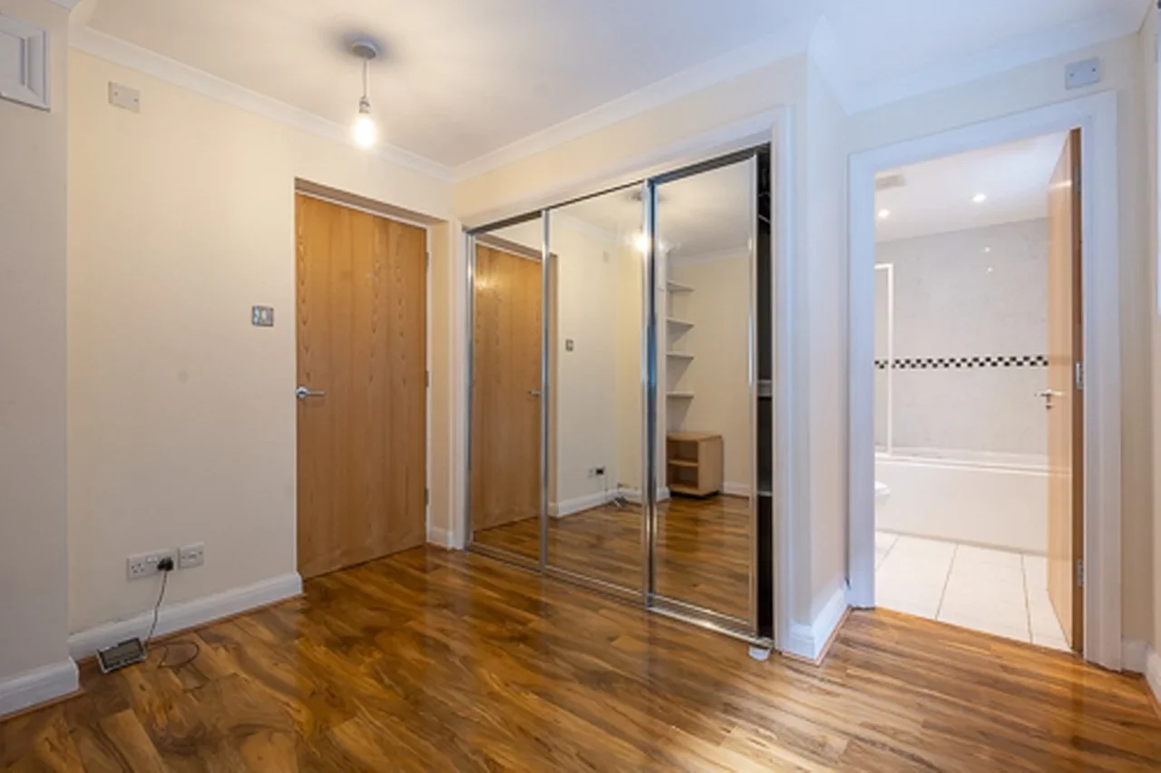 Flat Jacob Street in Greater London