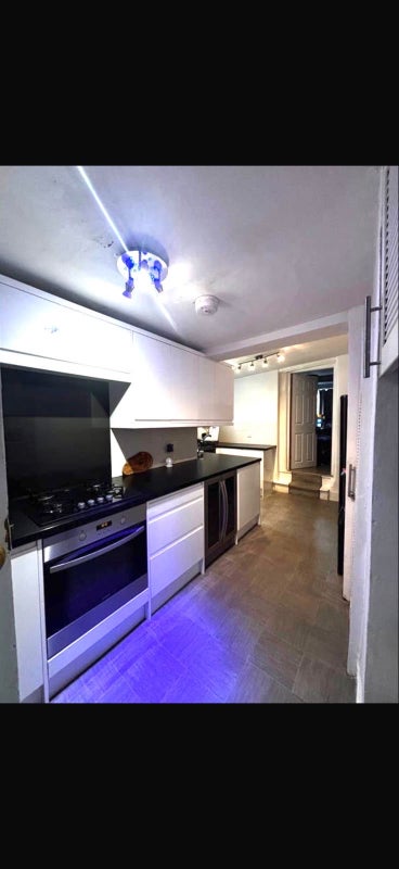 Room Longley Road in Greater London