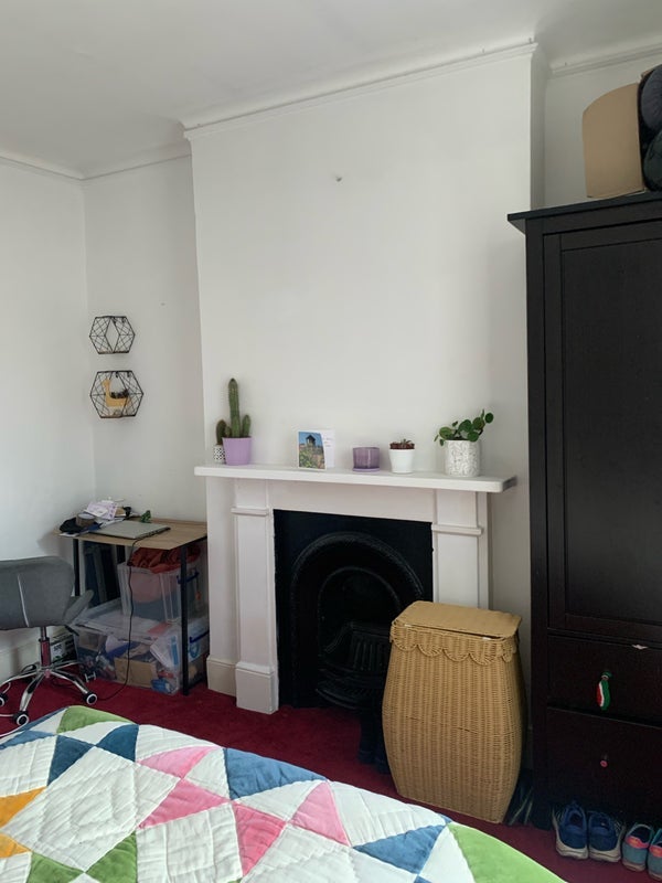Room Longley Road in Greater London