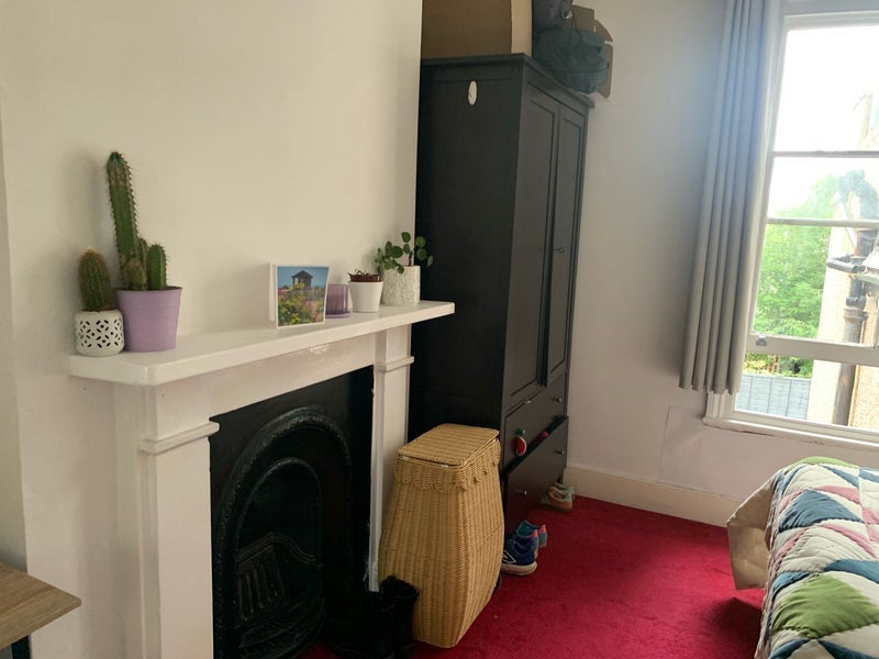 Room Longley Road in Greater London