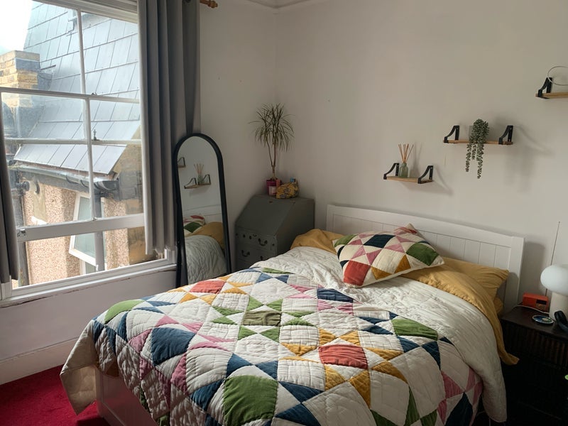 Room Longley Road in Greater London