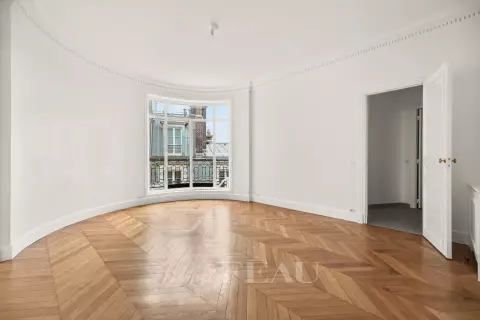 Flat Avenue des Ternes in Paris