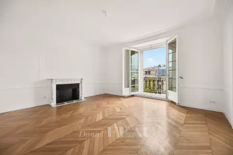 Flat Avenue des Ternes in Paris