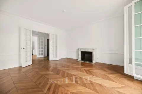 Flat Avenue des Ternes in Paris
