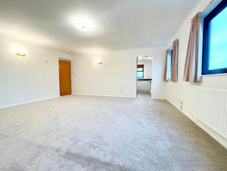 Flat Hales Road in Cheltenham