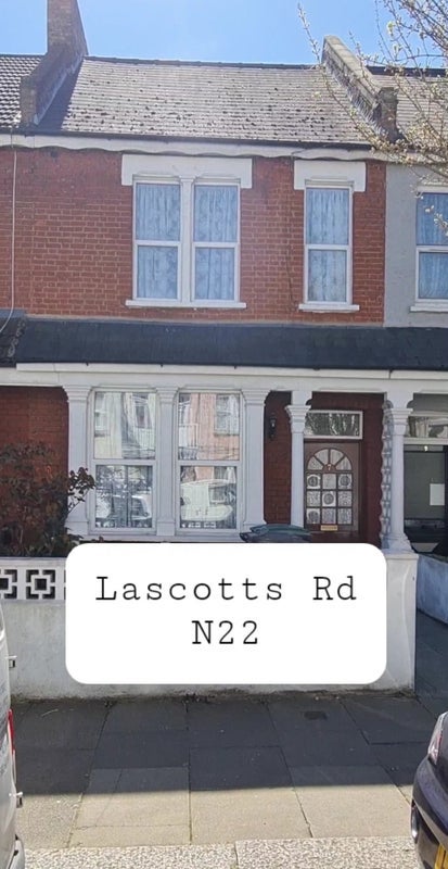 House Lascott's Road in Greater London