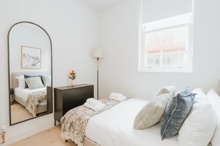 Flat Clapham High Street in Greater London