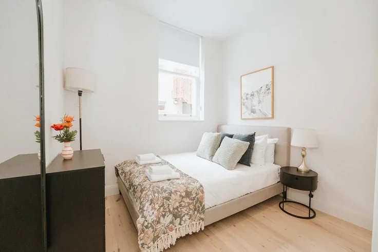 Flat Clapham High Street in Greater London