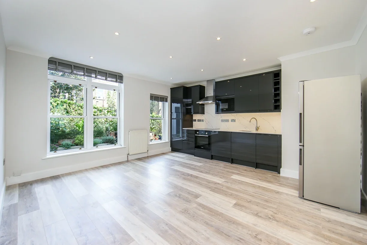 Flat Seely Road in Greater London