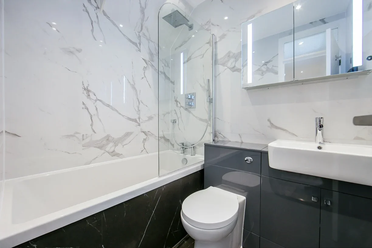 Flat Seely Road in Greater London