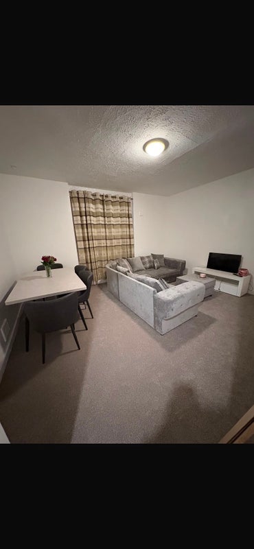 Room Balmore Road in Glasgow