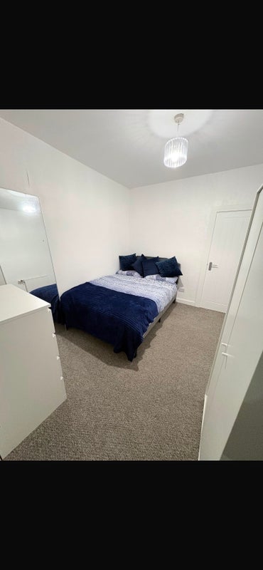 Room Balmore Road in Glasgow