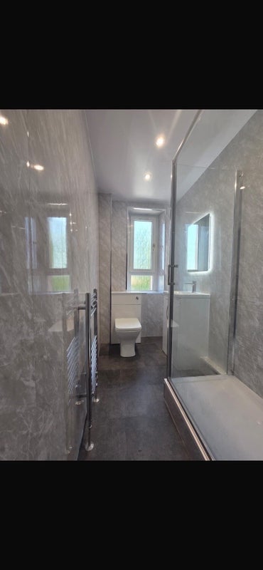 Room Balmore Road in Glasgow