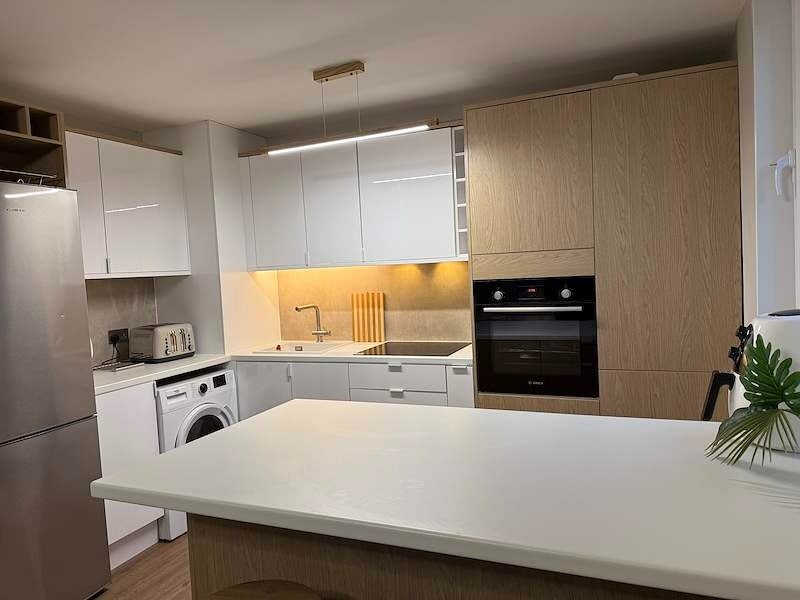 Flat Quince Road in Greater London