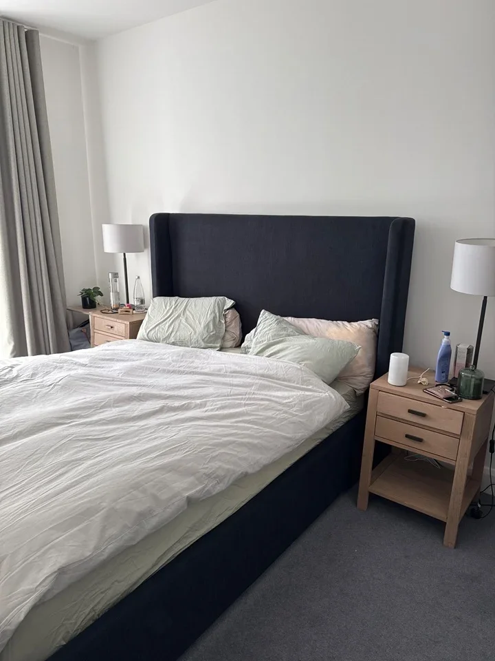 Room Harbour Way in Greater London