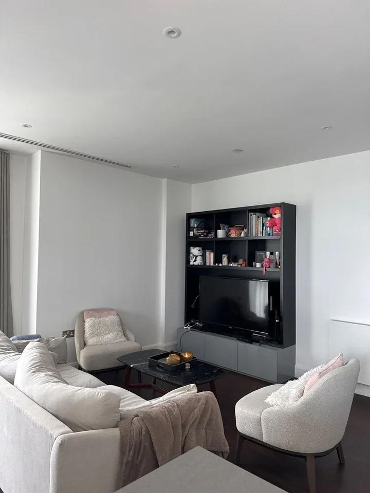 Room Harbour Way in Greater London