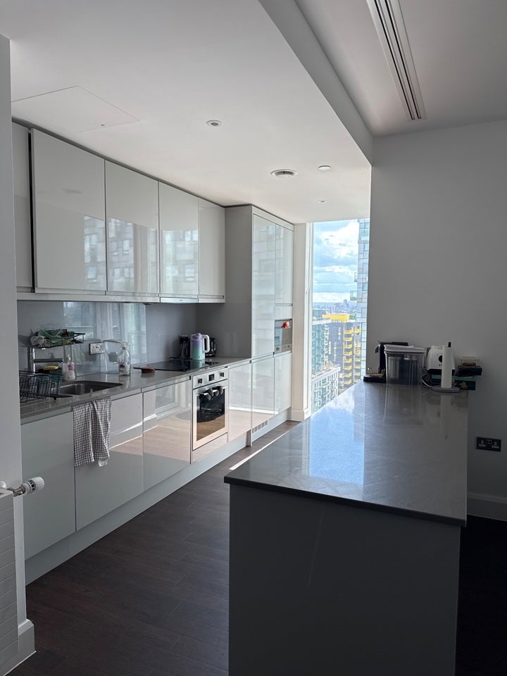 Room Harbour Way in Greater London