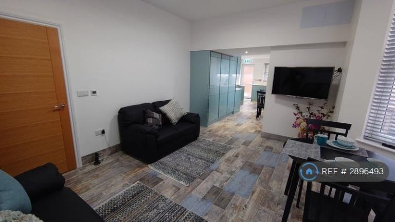 Room Hungerford Road in Crewe