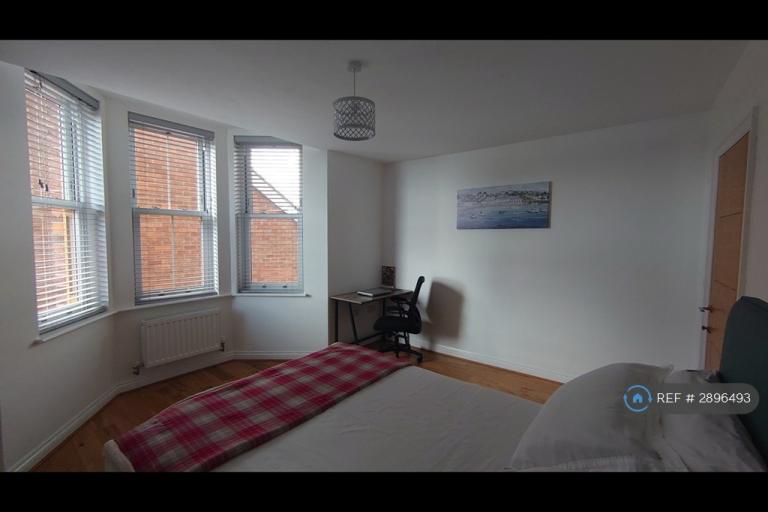 Room Hungerford Road in Crewe