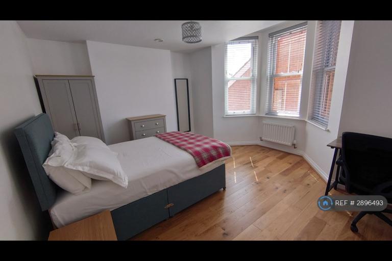 Room Hungerford Road in Crewe