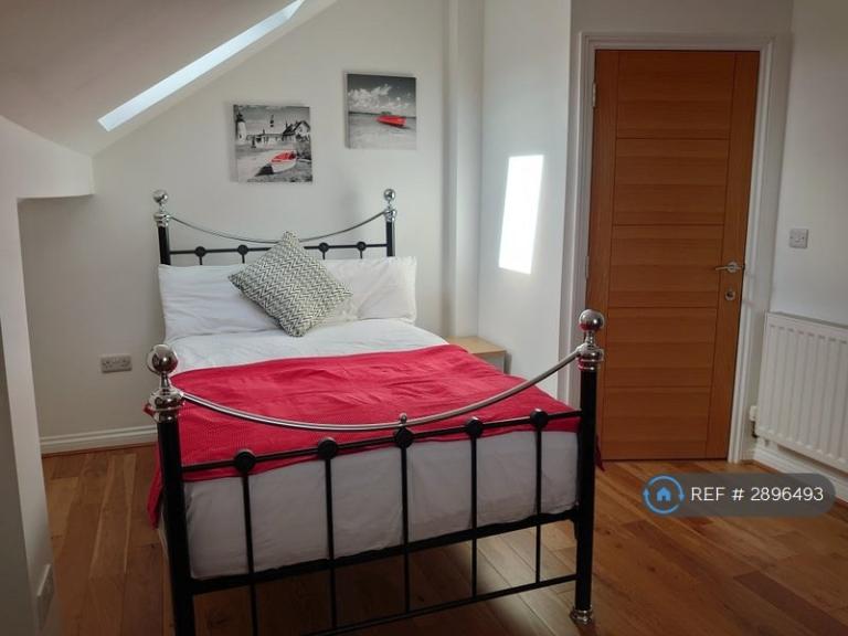 Room Hungerford Road in Crewe