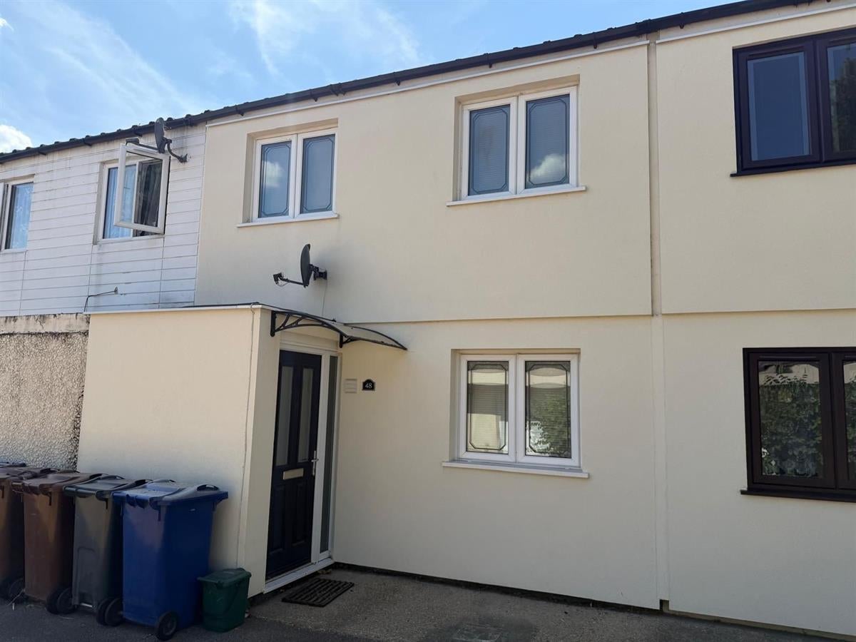 House Mayflower Close in South Ockendon