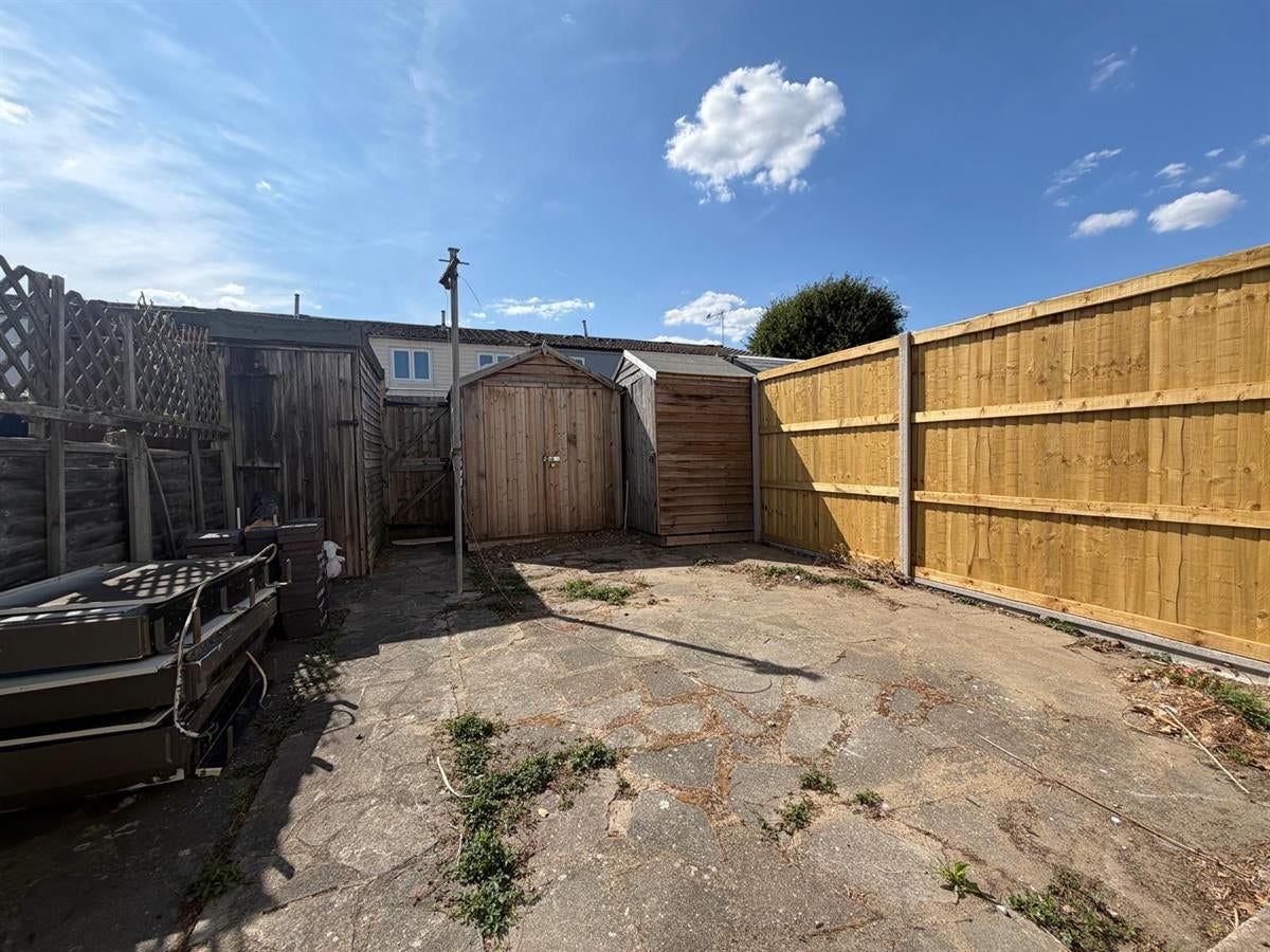 House Mayflower Close in South Ockendon