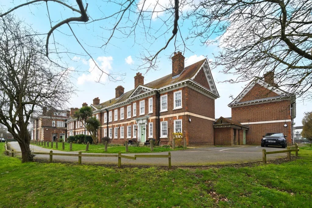 Flat Mottingham Road in Greater London