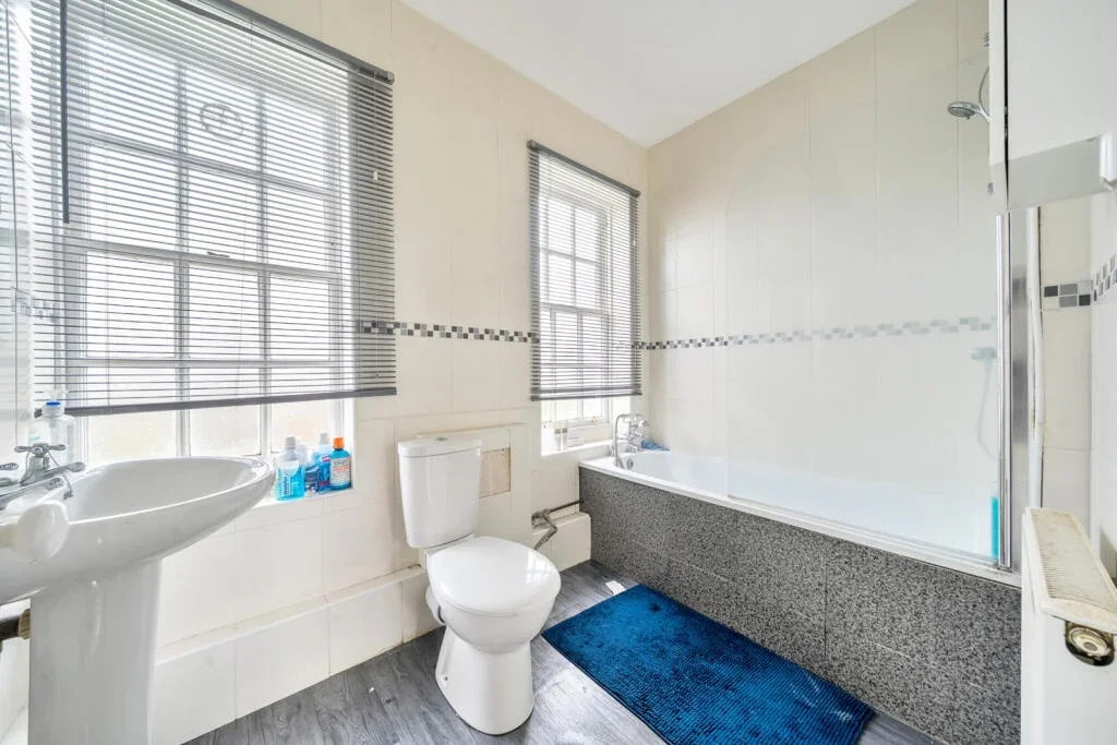 Flat Mottingham Road in Greater London