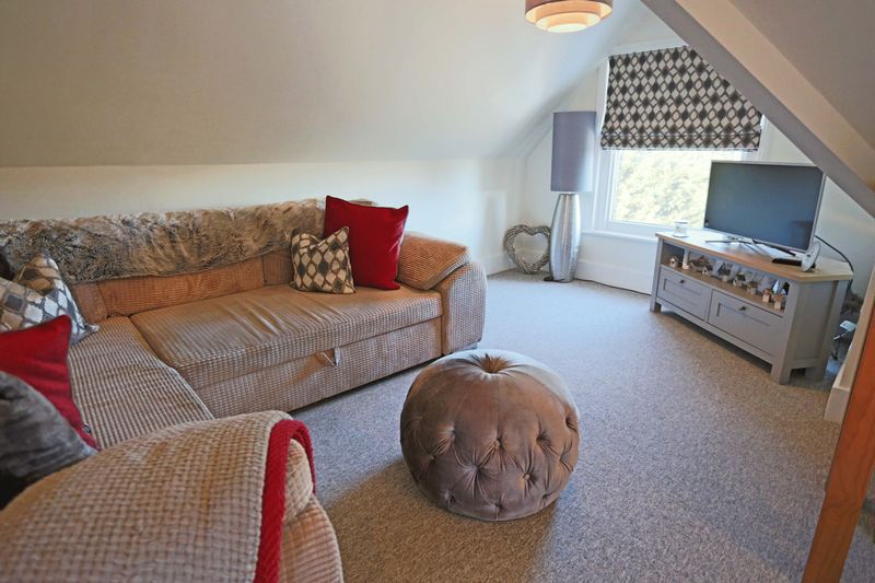 Flat Hazelgrove Road in Mid Sussex